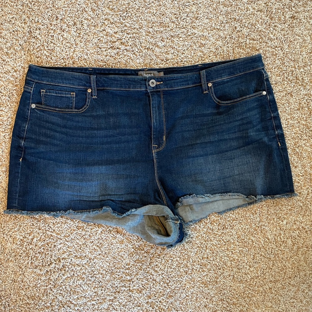 Share Torrid Feel The Fit Denim Dark Wash Distressed 3.5 inch Jean Shorts Size 2
